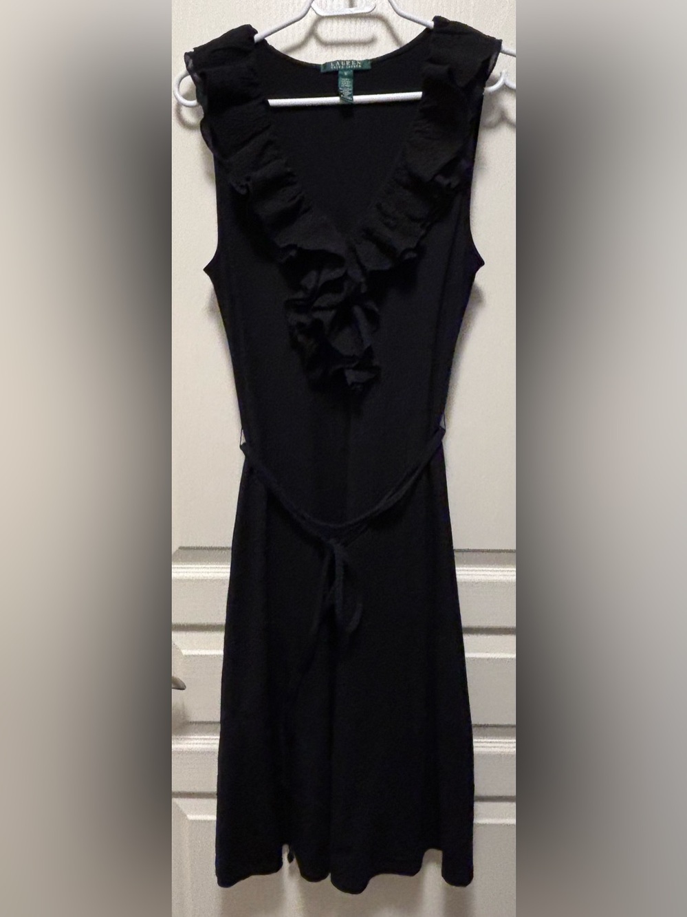 LAUREN RALPH LAUREN Sleeveless V-Neck Ruffled Collar Dress Black size M